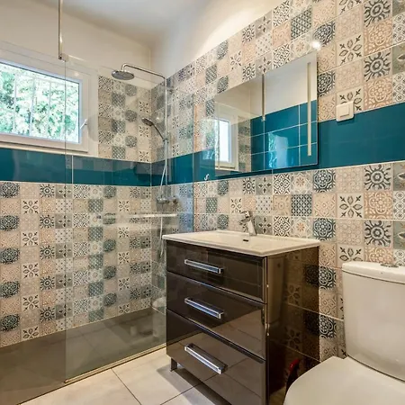 וילה De 6 Chambres Avec Piscine Privee Jardin Clos Et Wifi A *